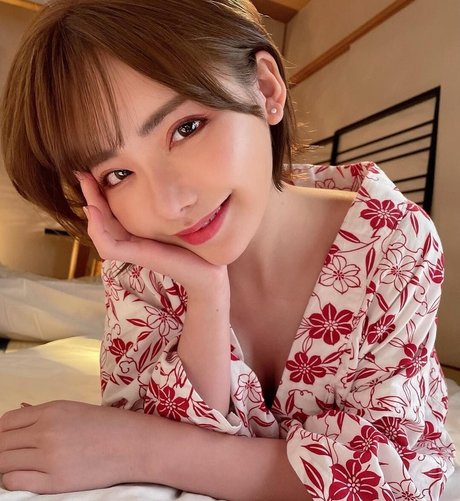 Eimi Fukada porn model img