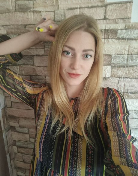 lelbloom erotic actress galleries