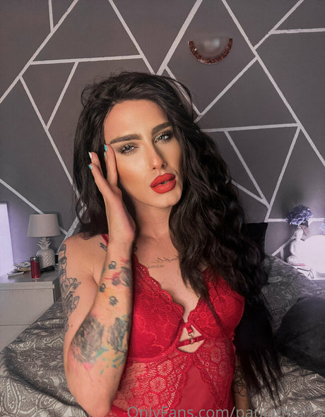 paulamnr23 exclusive model image