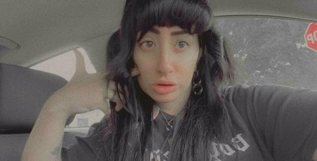 poppycarmine nude model pic