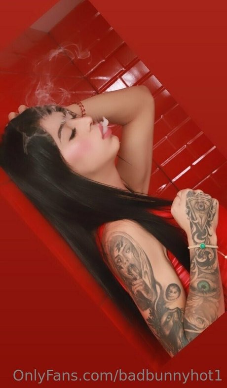 badbunnyhot1 art star pic