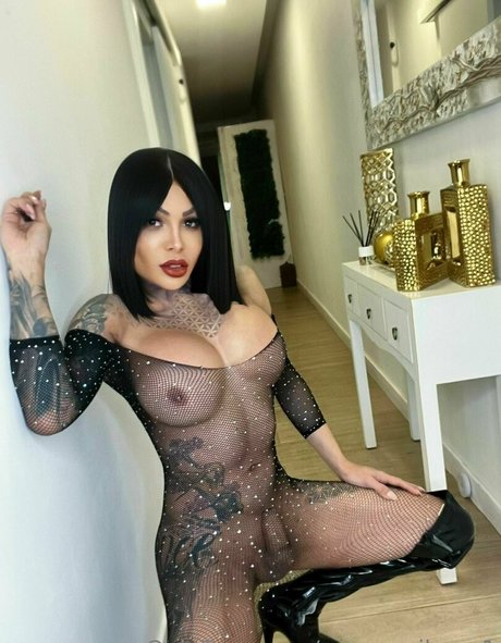 vanessajhons1 model top pic