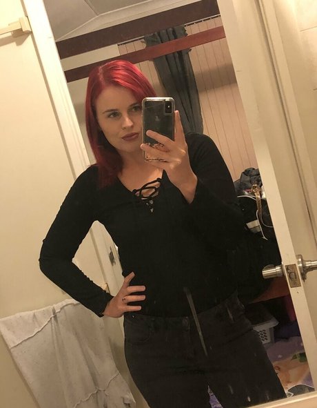 aussiesarah model exclusive photo