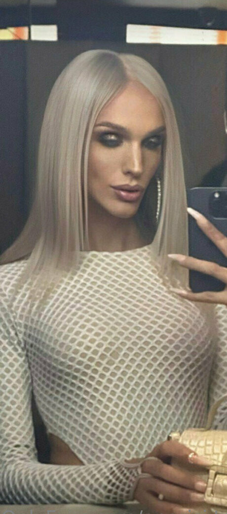 aparisi ts pornstar naked galleries