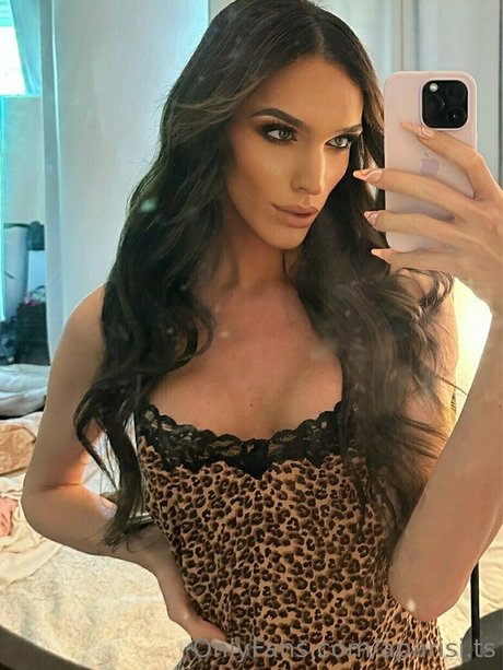 aparisi ts beautiful pornstar pics