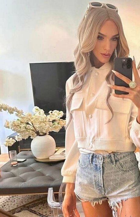 aparisi ts free actress photo