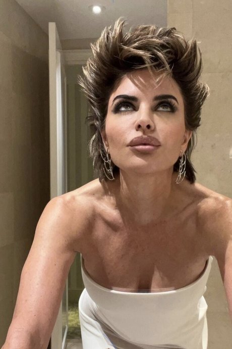Lisa Rinna erotic star picture