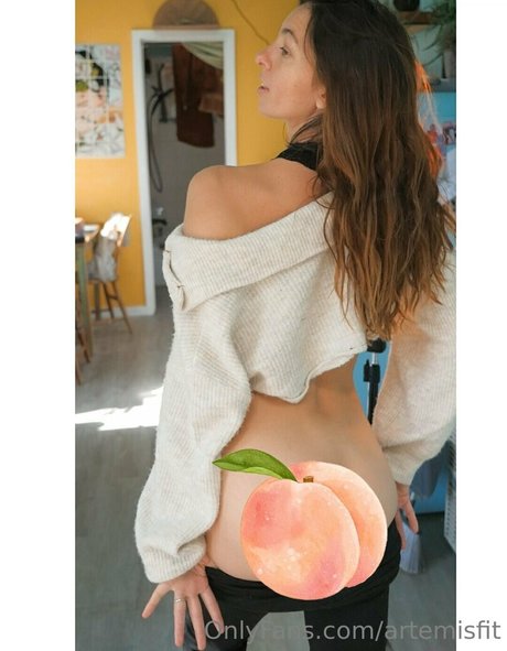 artemisfit naked star galleries