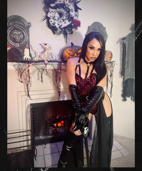 Leila Grey high quality actress images