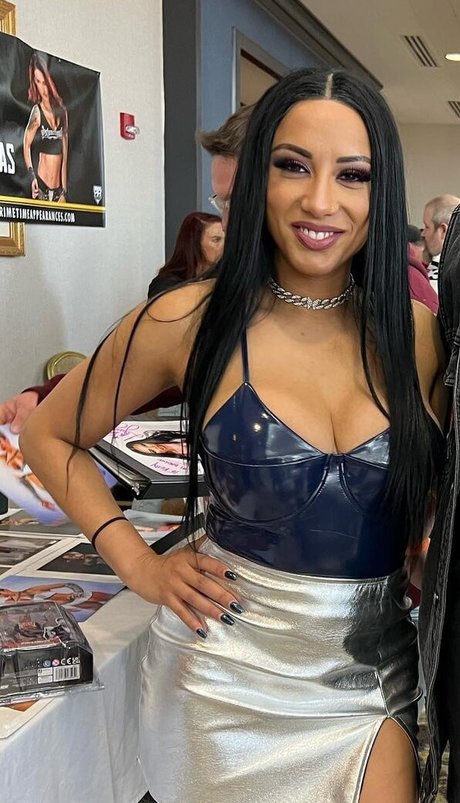 Leila Grey hot pornstar img