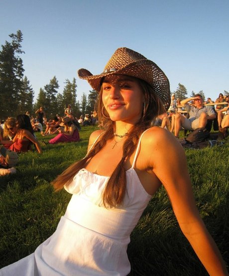 Sylvia Snyders model sexy img