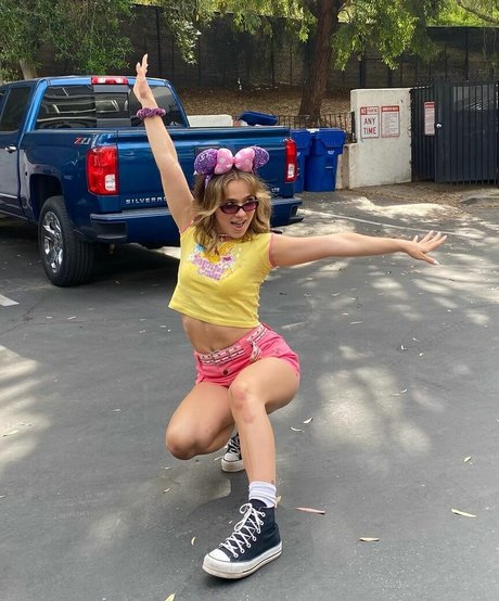 Haley Lu Richardson naked model pics