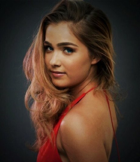 Haley Lu Richardson model beautiful images