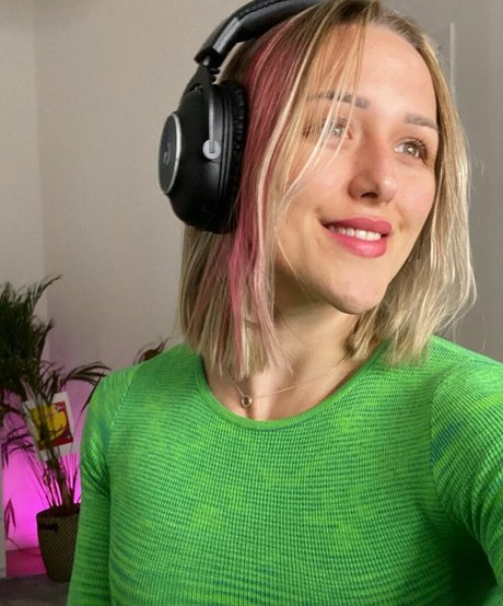 ellenvy nude actress image