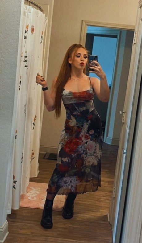 Isla Dawn high quality star photo