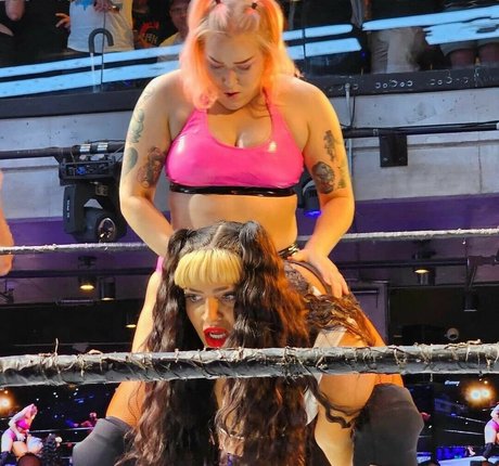 Steph De Lander nice model pic