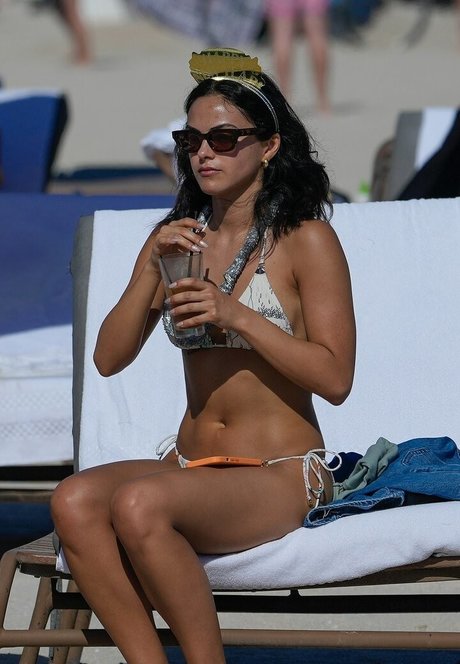 Camila Mendes perfect model image