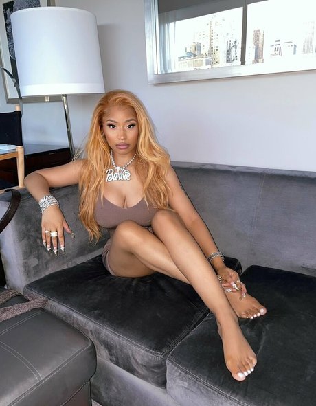 Nicki Minaj art star photo