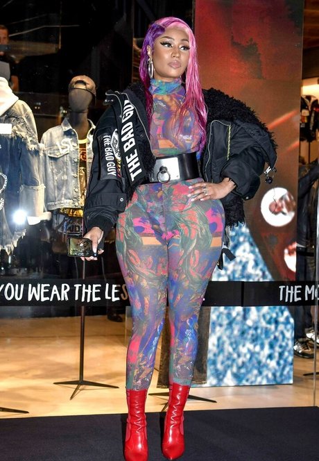 Nicki Minaj nudes model image