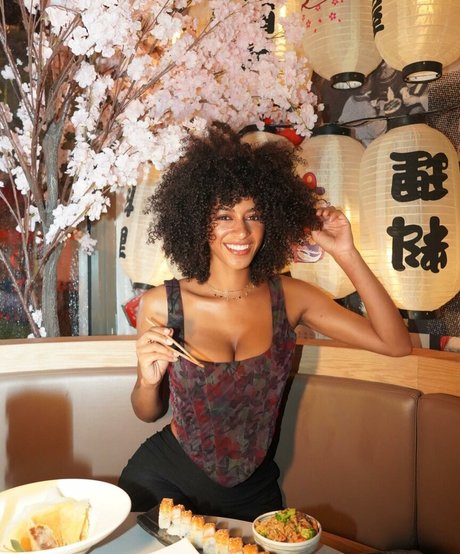 Briana Smith model naked photos