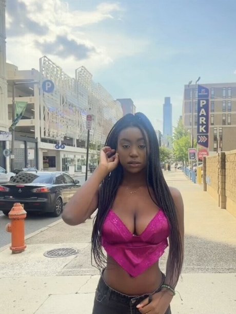 Majormommyissues naked pornstar pic