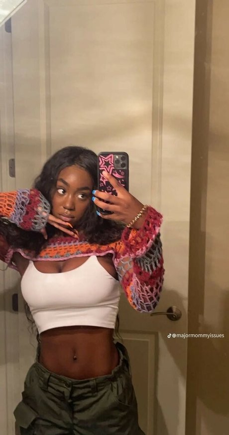 Majormommyissues sexy pornstar img