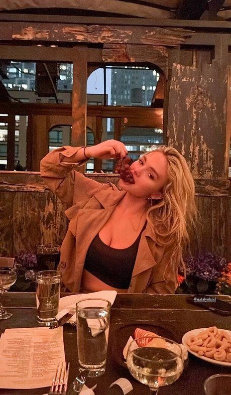 Natalie Alyn Lind star hd img