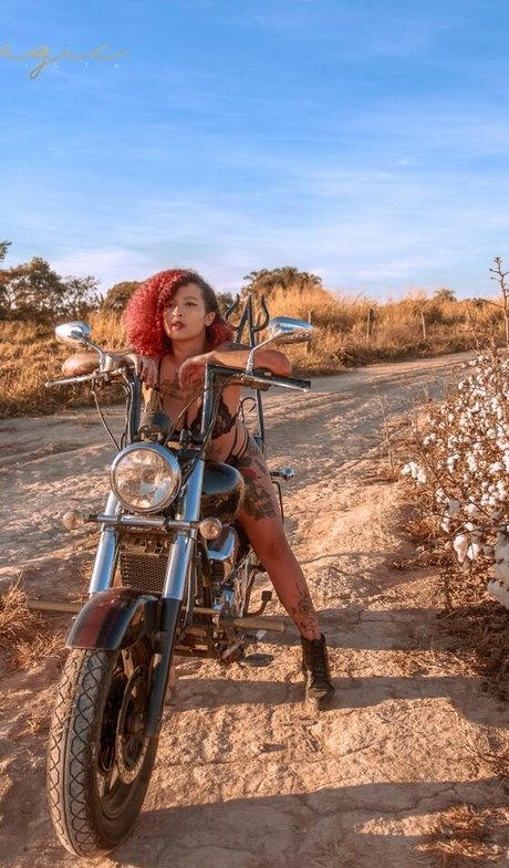 Varias Em Um pornstar nude archive