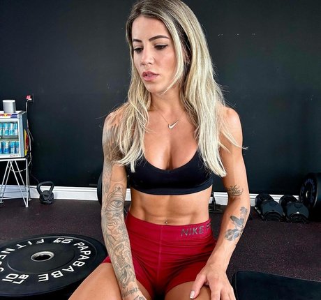 Leticia Bufoni model nudes image