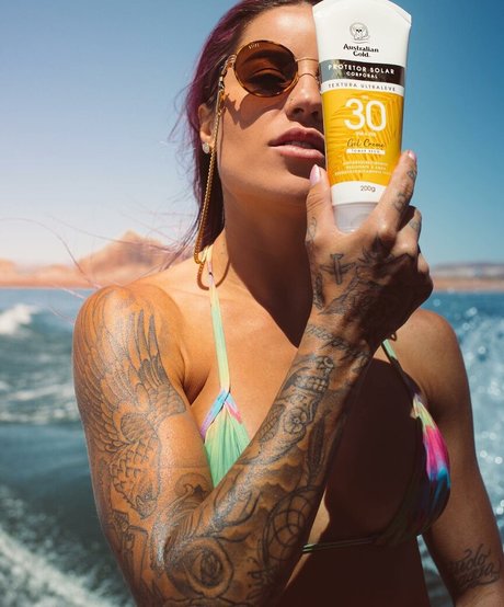 Leticia Bufoni sexy actress image