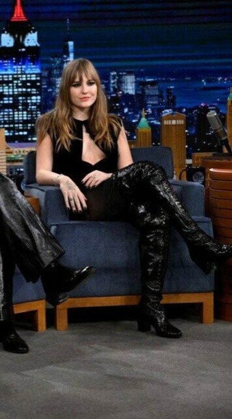 Victoria De Angelis nudes pornstar image