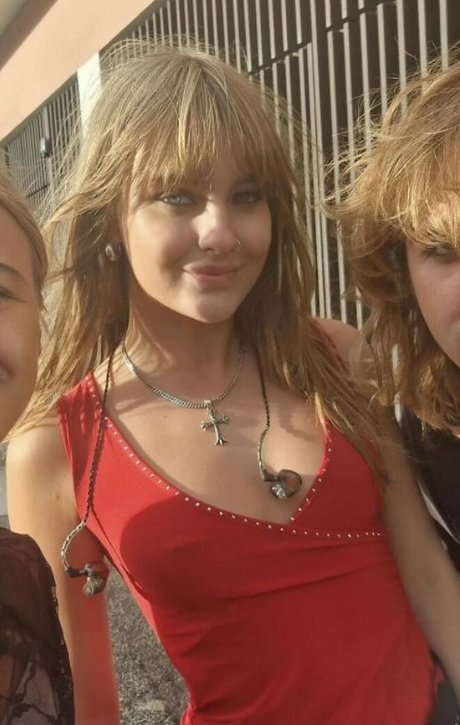 Victoria De Angelis pornstar exclusive pic