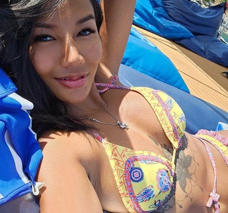 Reeno Ploy hot model photos