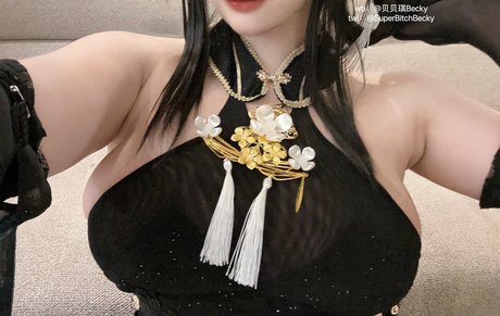 SuperBitchBecky star top photos