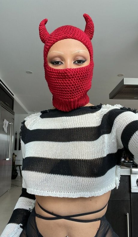 Doja Cat nudes model picture