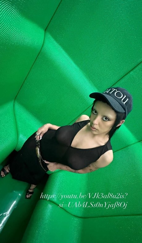 Doja Cat star nudes pics