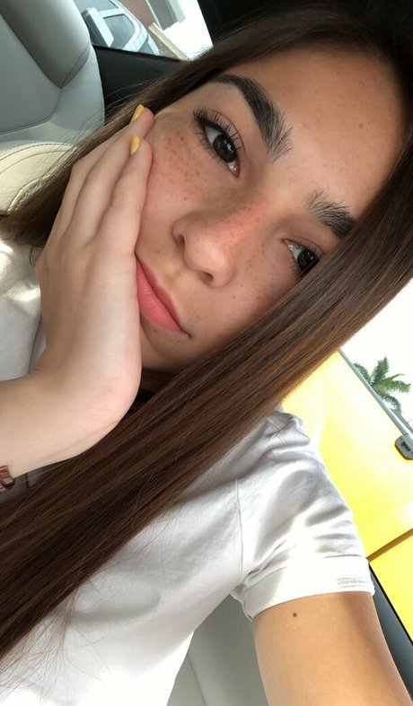 Yazmin Cantu star erotic picture