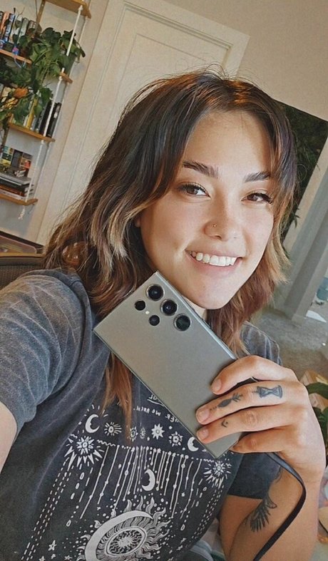 AvaGG model beautiful galleries