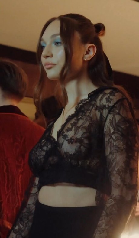 Maddie Ziegler model perfect pictures