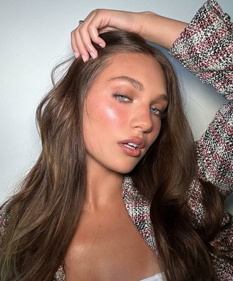 Maddie Ziegler pretty model photo
