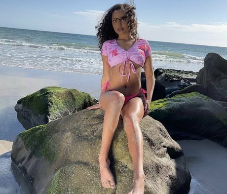 mayawaifu model top image