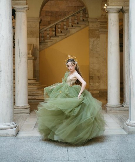 queen astraea hot star pics