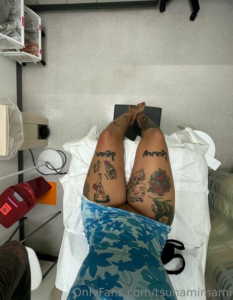 tsunamimami model nude gallery