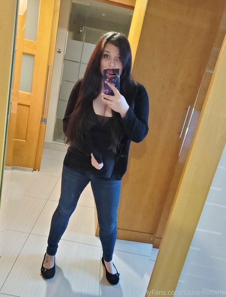 the laurajohnson hot actress archive