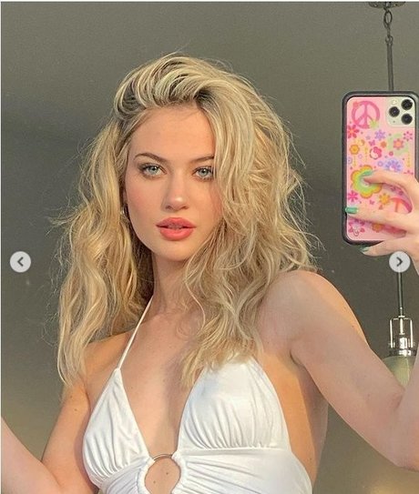 Kennedy Walsh nude actress pic