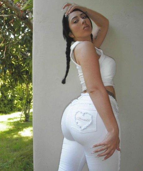 Kali Uchis star pornographic pic