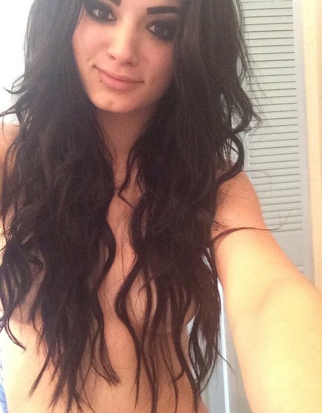 Saraya Bevis star photos