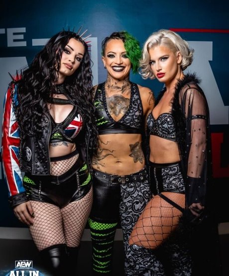 Saraya Bevis xxx pornstar picture