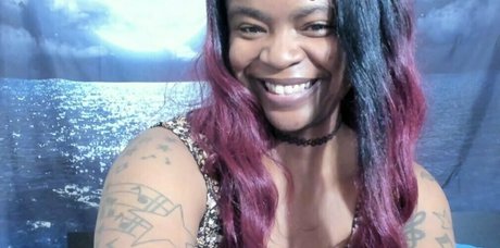 yummybrownfox model erotic photo