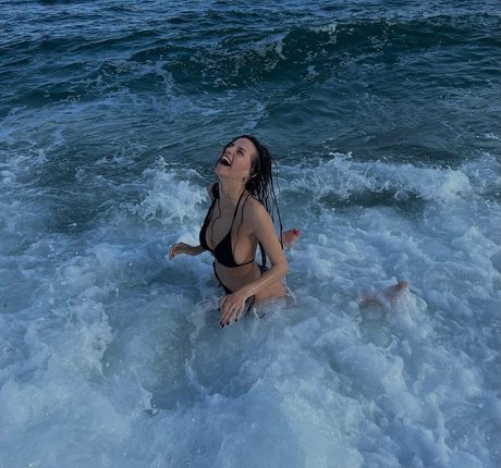 Rita Flores model pornographic pic